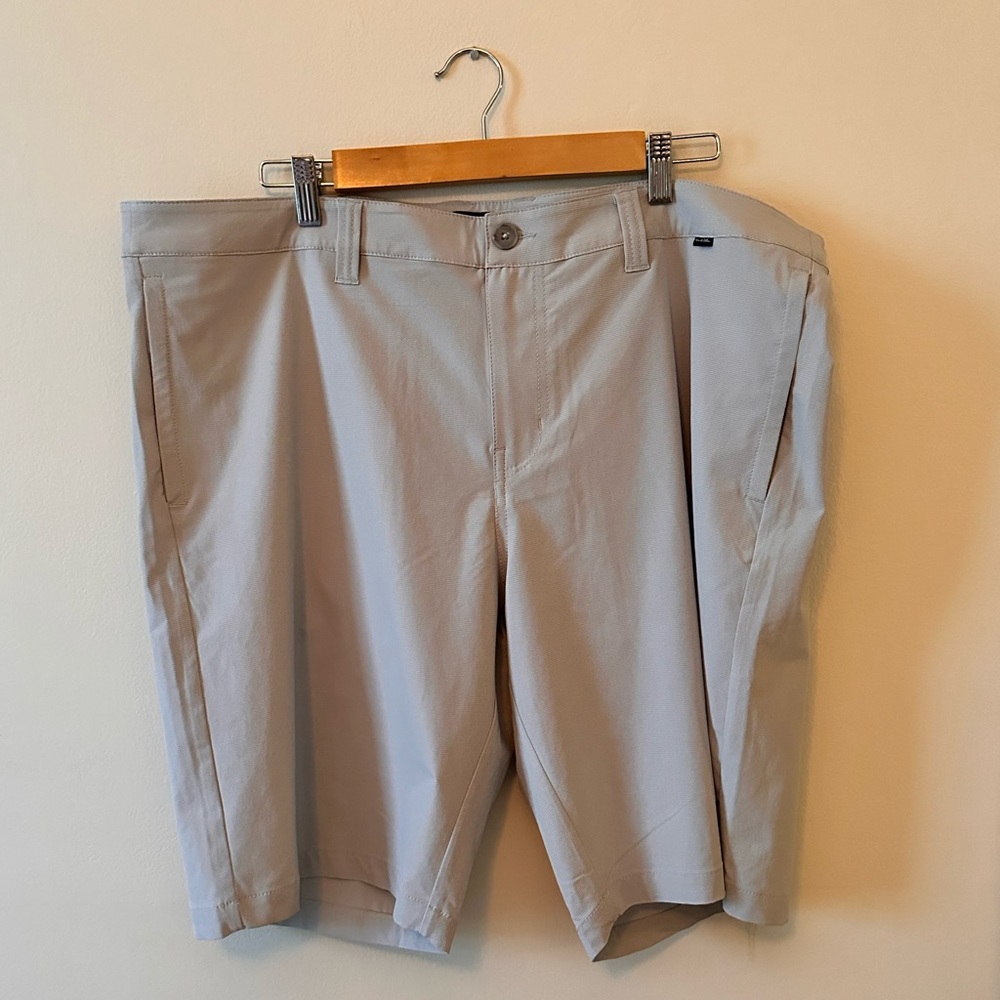 NWT Travis Mathew Carlsbad Shorts